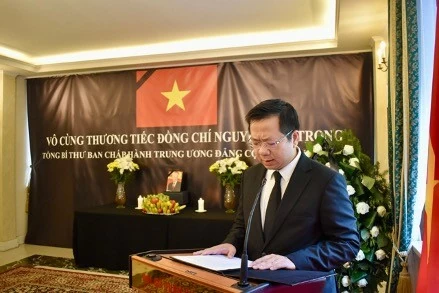 Đại sứ Hà Hoàng Hải phát biểu tại Lễ viếng. Đại sứ Hà Hoàng Hải phát biểu tại Lễ viếng.