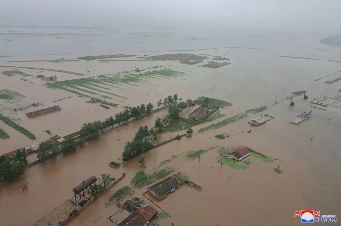 Triều Tiên huy động quân đội để hỗ trợ hàng nghìn người dân bị ảnh hưởng do lũ lụt Triều Tiên huy động quân đội để hỗ trợ hàng nghìn người dân bị ảnh hưởng do lũ lụt