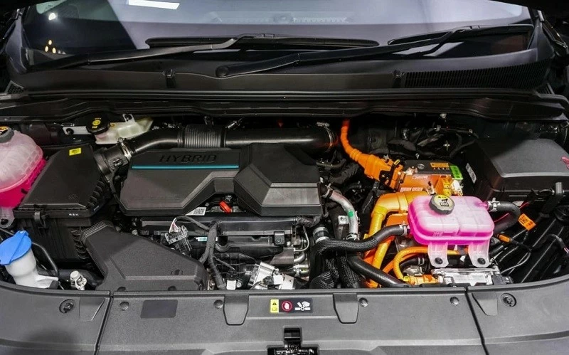 Hệ truyền động xăng lai điện trên Kia Carnival Hybrid 2024 khá giống Sorento Hybrid hay Santa Fe Hybrid Hệ truyền động xăng lai điện trên Kia Carnival Hybrid 2024 khá giống Sorento Hybrid hay Santa Fe Hybrid