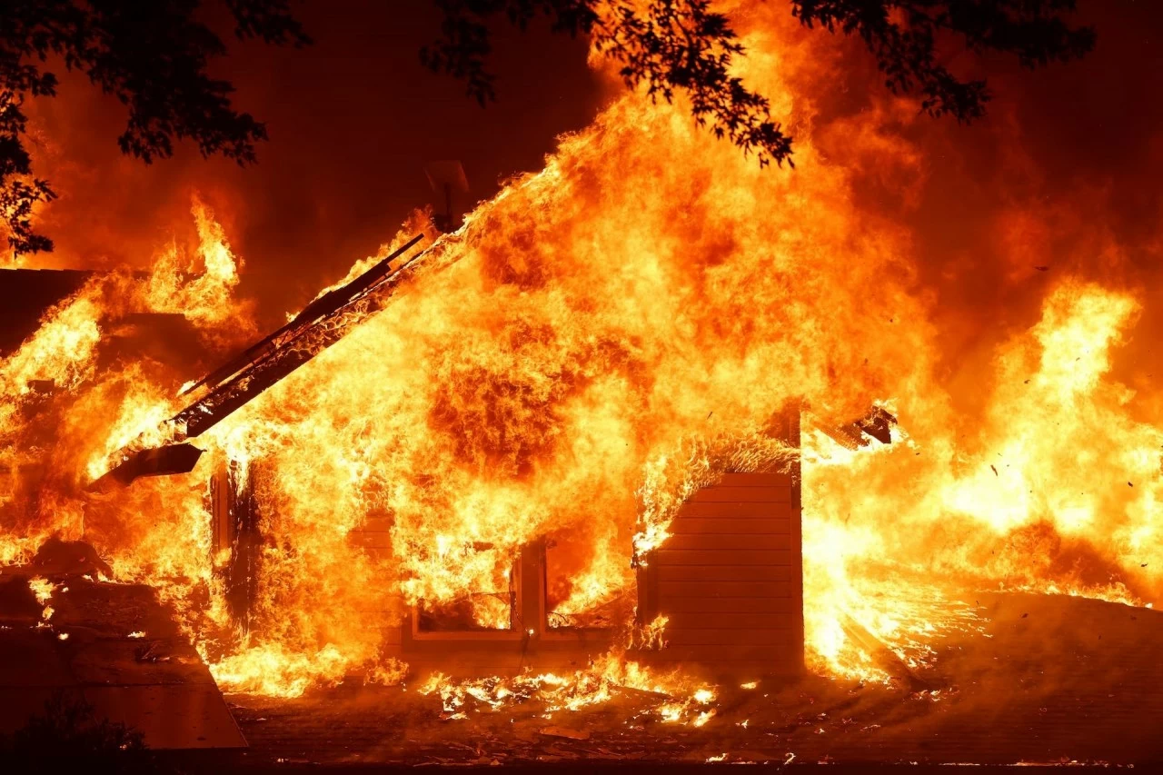 Mỹ: Gần 2.500 lính cứu hỏa đang chiến đấu với vụ cháy rừng nghiêm trọng ở California Mỹ: Gần 2.500 lính cứu hỏa đang chiến đấu với vụ cháy rừng nghiêm trọng ở California