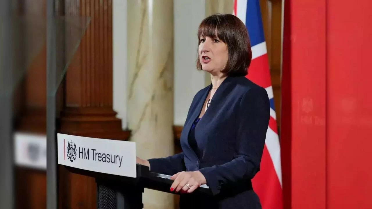 Bộ trưởng Tài chính Anh cáo buộc chính phủ tiền nhiệm chi 'quá tay' Bộ trưởng Tài chính Anh cáo buộc chính phủ tiền nhiệm chi 'quá tay'