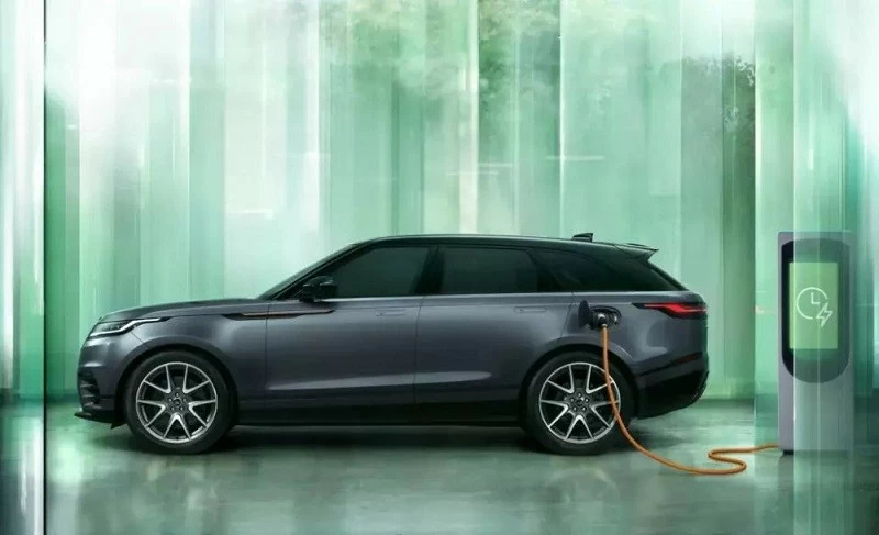 Hệ truyền động plug-in hybrid (PHEV) P400e được nâng cấp với cụm pin lithium-ion có dung lượng 19,2 kWh Hệ truyền động plug-in hybrid (PHEV) P400e được nâng cấp với cụm pin lithium-ion có dung lượng 19,2 kWh