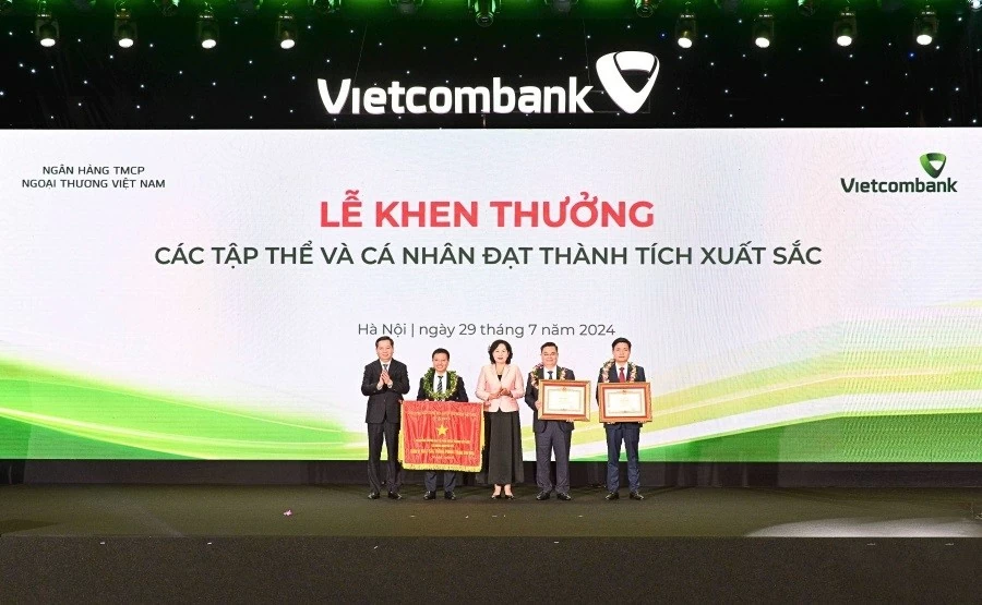 Vietcombank công bố Quyết định chức Bí thư Đảng ủy, Chủ tịch HĐQT và các nhân sự cấp cao Vietcombank công bố Quyết định chức Bí thư Đảng ủy, Chủ tịch HĐQT và các nhân sự cấp cao