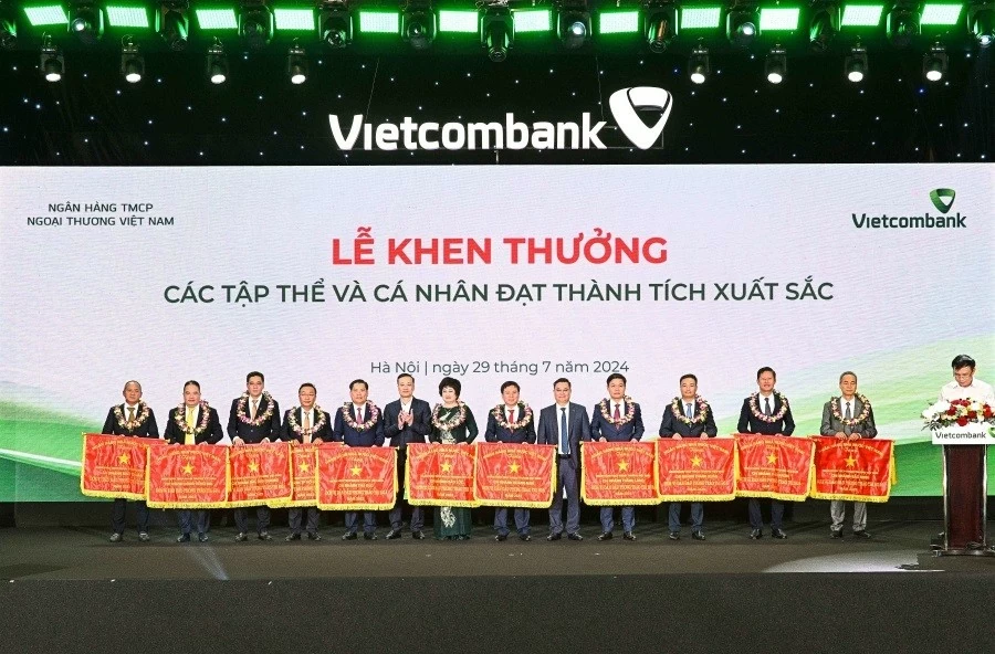 Vietcombank công bố Quyết định chức Bí thư Đảng ủy, Chủ tịch HĐQT và các nhân sự cấp cao Vietcombank công bố Quyết định chức Bí thư Đảng ủy, Chủ tịch HĐQT và các nhân sự cấp cao