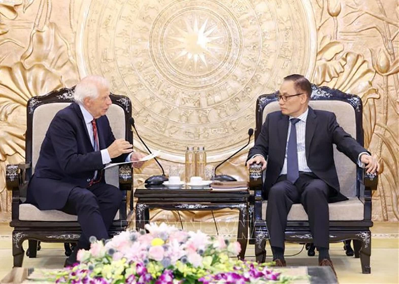 Trưởng ban Đối ngoại Trung ương Lê Hoài Trung tiếp Phó Chủ tịch EC, Đại diện cấp cao EU về Chính sách đối ngoại và an ninh Josep Borrell Fontelles. (Nguồn: TTXVN) Trưởng ban Đối ngoại Trung ương Lê Hoài Trung tiếp Phó Chủ tịch EC, Đại diện cấp cao EU về Chính sách đối ngoại và an ninh Josep Borrell Fontelles. (Nguồn: TTXVN)