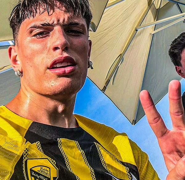 Diện áo đấu của CLB Al-Ittihad, sao trẻ MU Garnacho gây xôn xao Diện áo đấu của CLB Al-Ittihad, sao trẻ MU Garnacho gây xôn xao