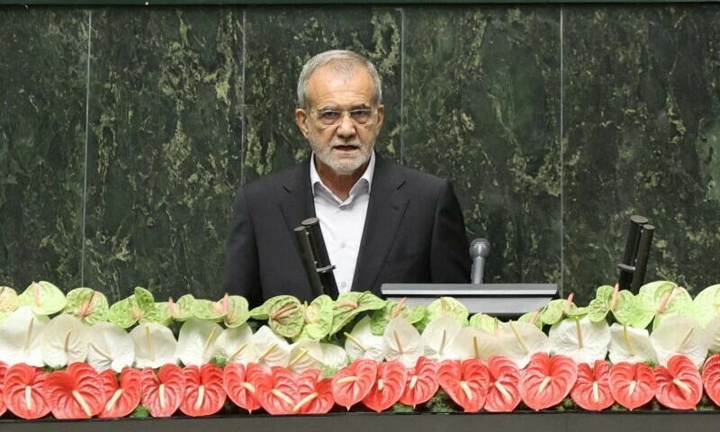 Vừa chính thức ngồi 'ghế nóng' đã được Mỹ tặng ngay 'quà mừng', tân Tổng thống Iran tuyên bố sẽ không khuất phục Vừa chính thức ngồi 'ghế nóng' đã được Mỹ tặng ngay 'quà mừng', tân Tổng thống Iran tuyên bố sẽ không khuất phục