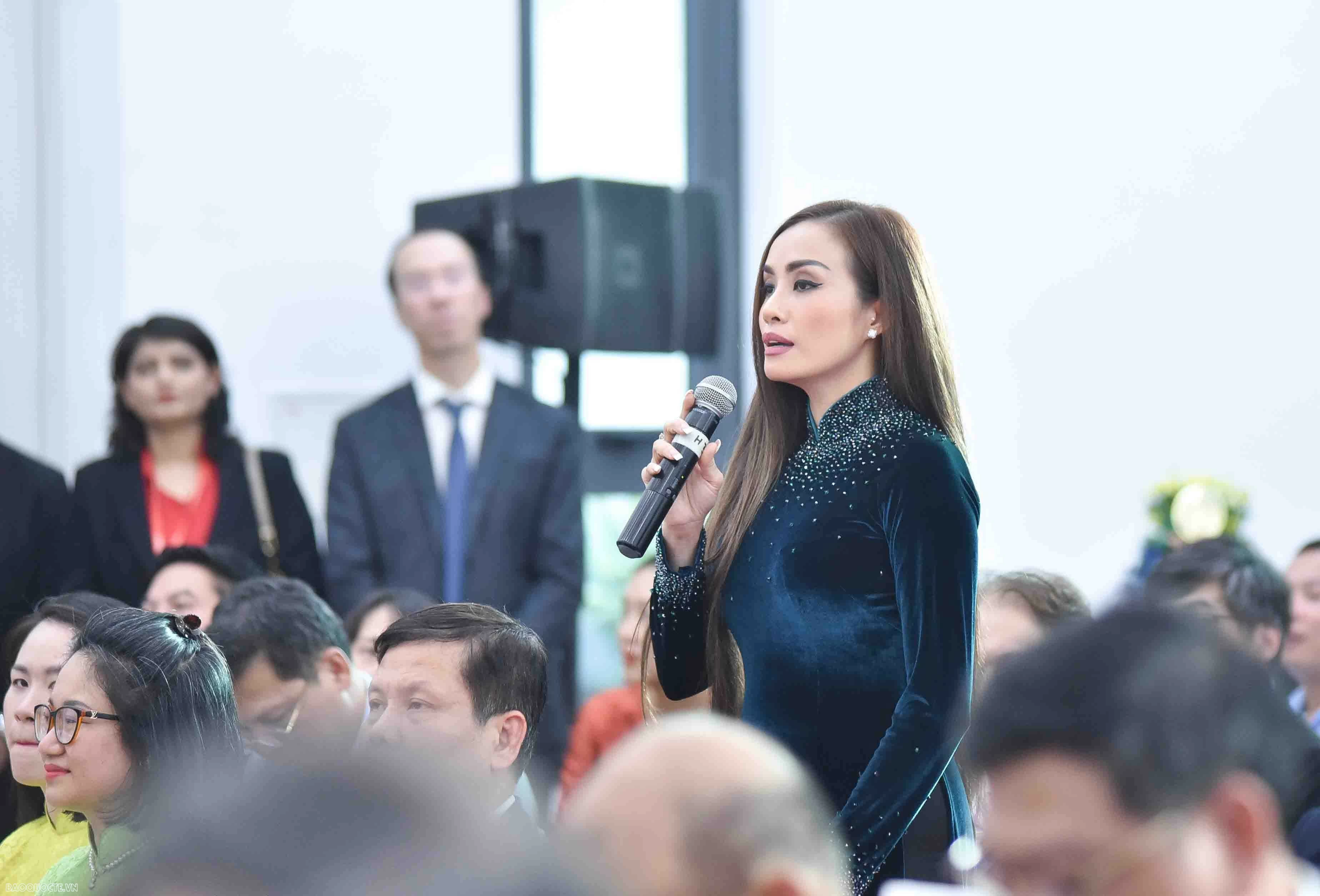 Thủ tướng Phạm Minh Chính cắt băng khánh thành trụ sở Đại sứ quán Việt Nam tại Ấn Độ Thủ tướng Phạm Minh Chính cắt băng khánh thành trụ sở Đại sứ quán Việt Nam tại Ấn Độ