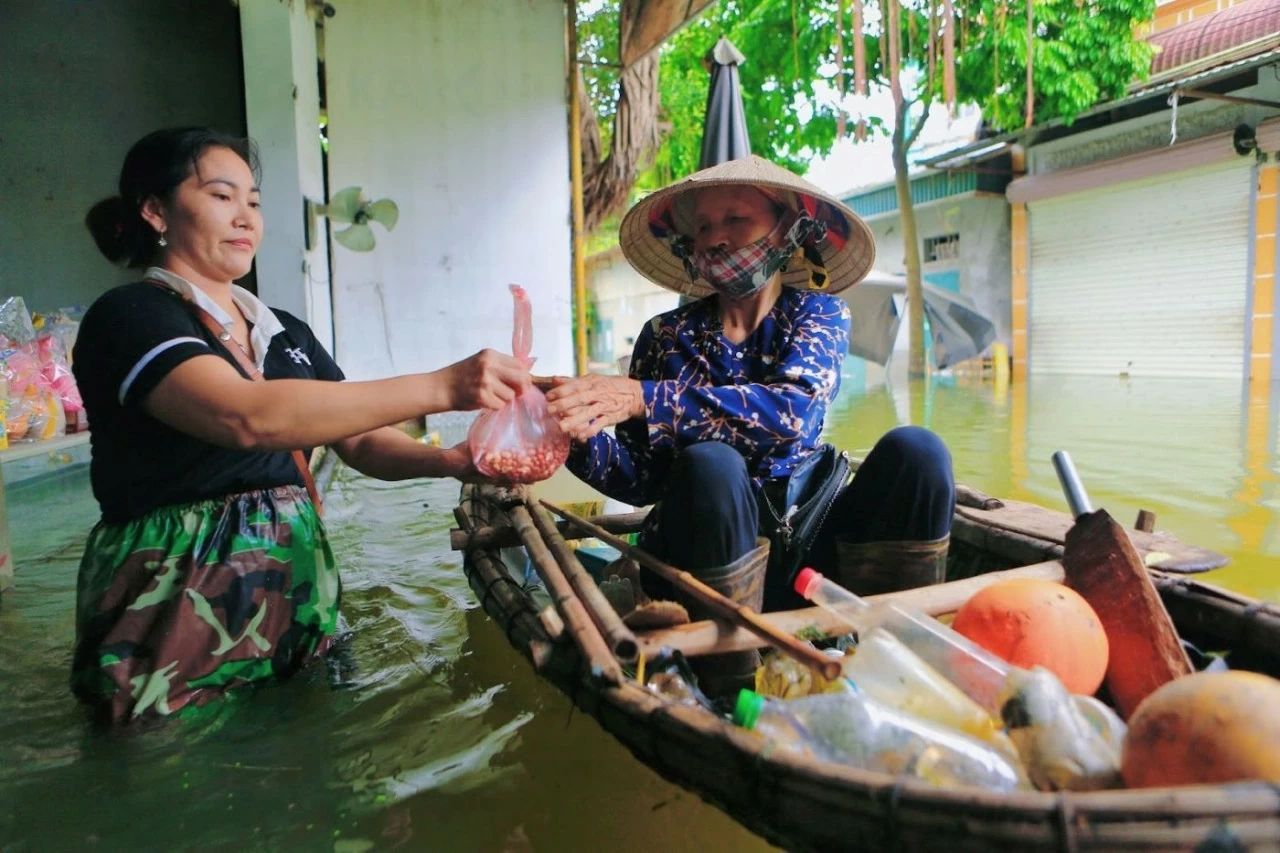 Xót xa cảnh người dân Chương Mỹ sống chung với lũ Xót xa cảnh người dân Chương Mỹ sống chung với lũ