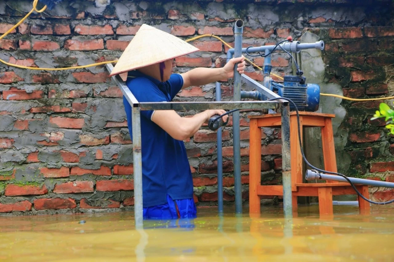 Xót xa cảnh người dân Chương Mỹ sống chung với lũ Xót xa cảnh người dân Chương Mỹ sống chung với lũ