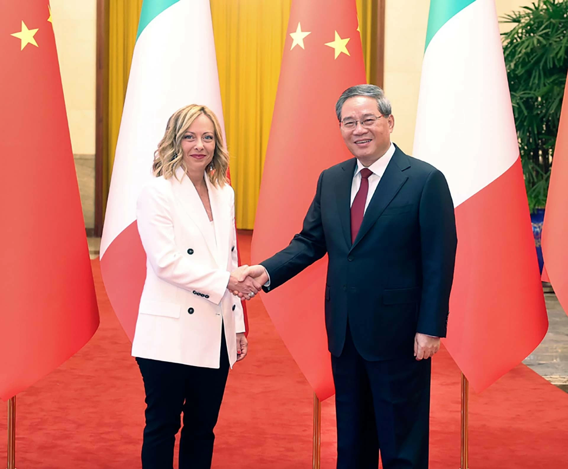 Thủ tướng Trung Quốc Lý Cường và người đồng cấp Italy Giorgia Meloni tại thủ đô Bắc Kinh, ngày 28/7. (Nguồn: Tân Hoa xã) Thủ tướng Trung Quốc Lý Cường và người đồng cấp Italy Giorgia Meloni tại thủ đô Bắc Kinh, ngày 28/7. (Nguồn: Tân Hoa xã)