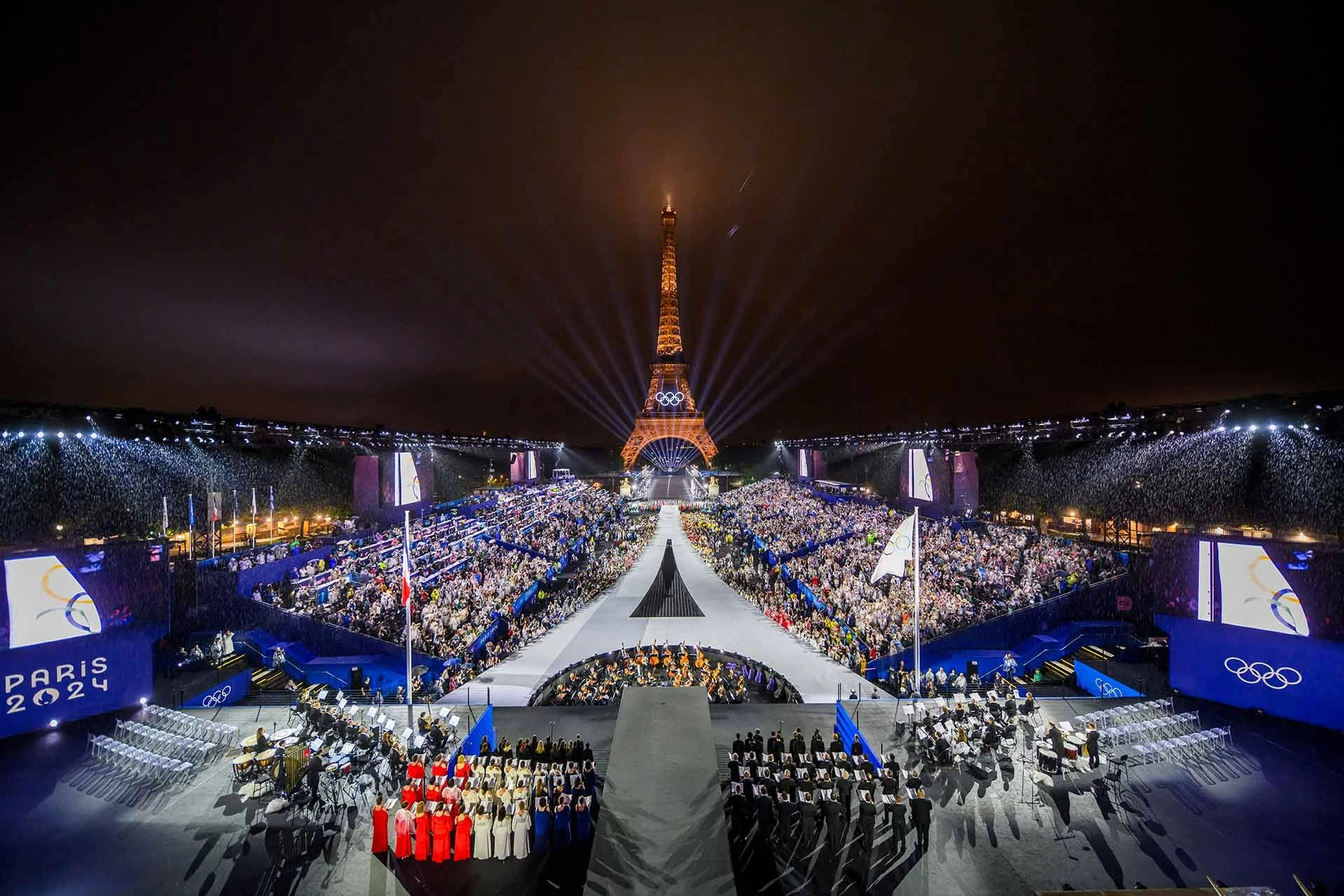 Thế vận hội Olympic mùa Hè lần thứ 33 khai mạc ngày 26/7 trên sông Seine ở thủ đô Paris, Pháp. (Nguồn: Reuters) Thế vận hội Olympic mùa Hè lần thứ 33 khai mạc ngày 26/7 trên sông Seine ở thủ đô Paris, Pháp. (Nguồn: Reuters)