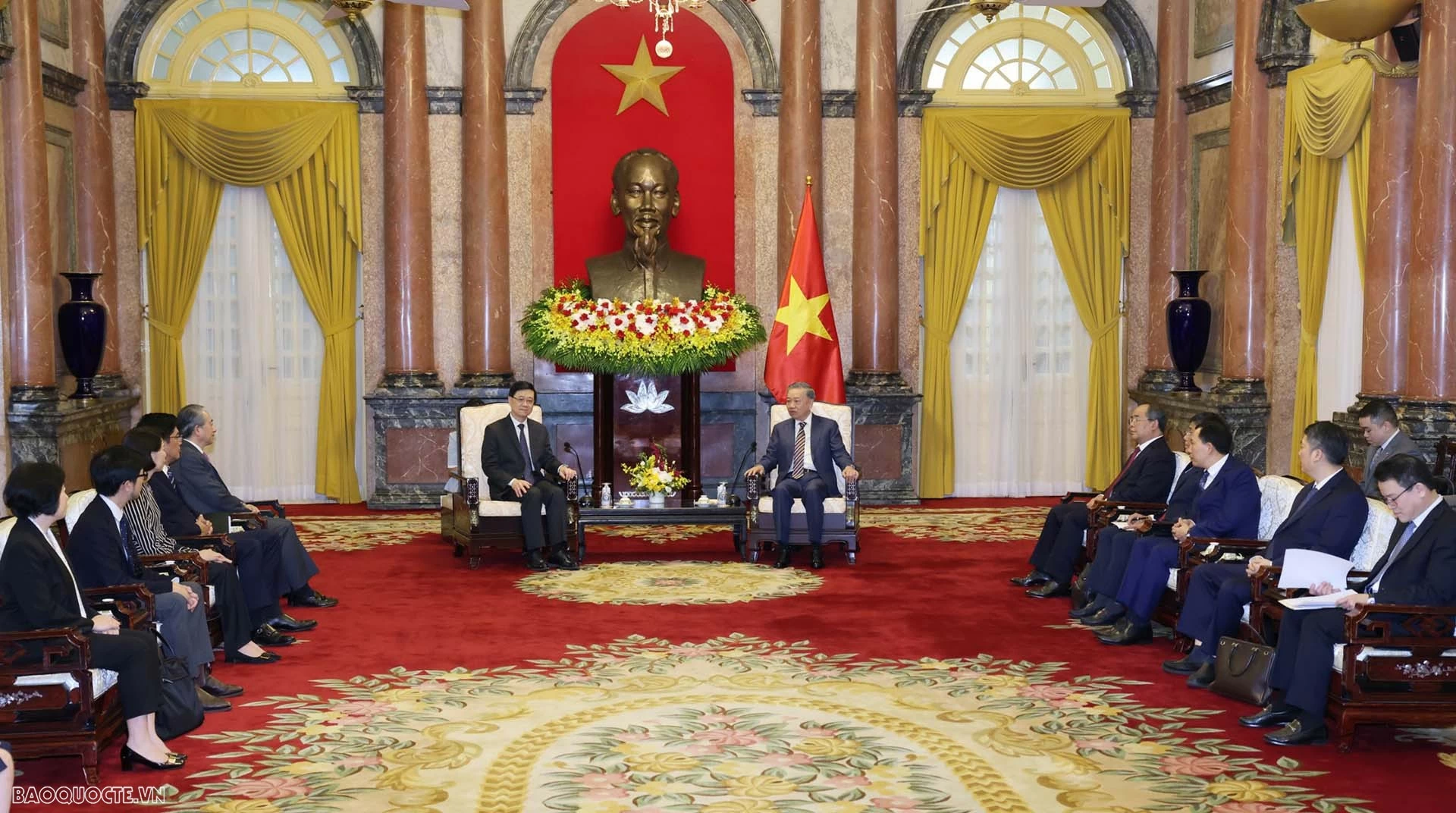 Chủ tịch nước Tô Lâm tiếp Trưởng Khu hành chính đặc biệt Hong Kong (Trung Quốc) Chủ tịch nước Tô Lâm tiếp Trưởng Khu hành chính đặc biệt Hong Kong (Trung Quốc)