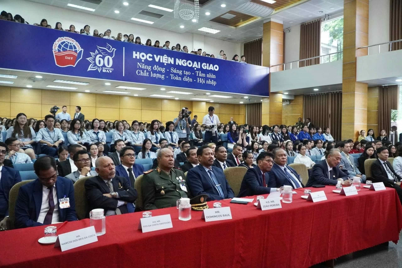Tổng thống Timor-Leste giao lưu với sinh viên Học viện Ngoại giao Tổng thống Timor-Leste giao lưu với sinh viên Học viện Ngoại giao