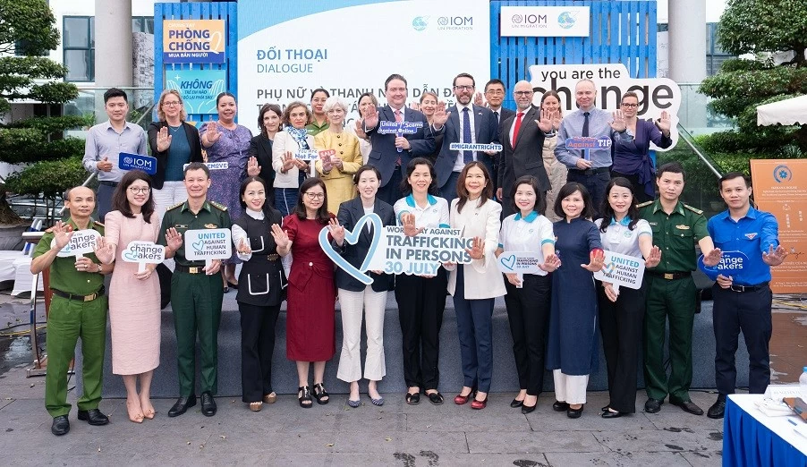 Để phụ nữ và thanh thiếu niên dẫn đầu phong trào phòng, chống mua bán người và kiến tạo thay đổi Để phụ nữ và thanh thiếu niên dẫn đầu phong trào phòng, chống mua bán người và kiến tạo thay đổi