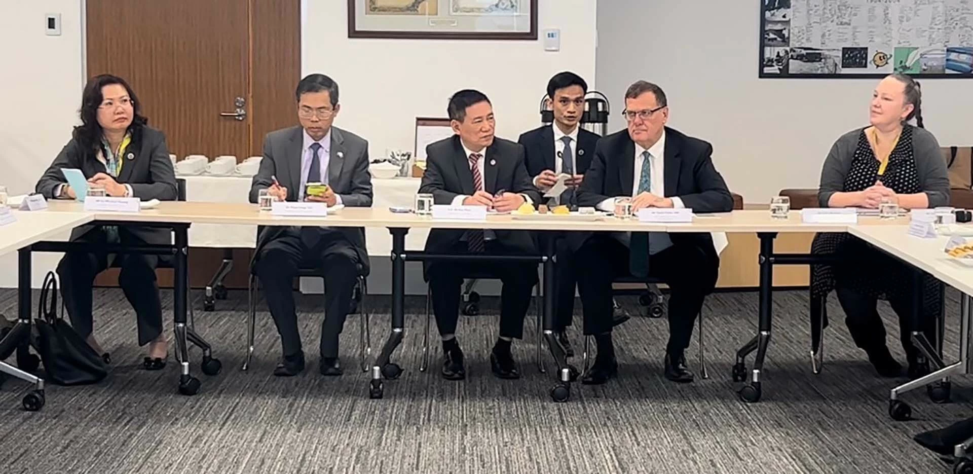 Bộ trưởng Tài chính Hồ Đức Phớc thăm, làm việc tại Australia Bộ trưởng Tài chính Hồ Đức Phớc thăm, làm việc tại Australia