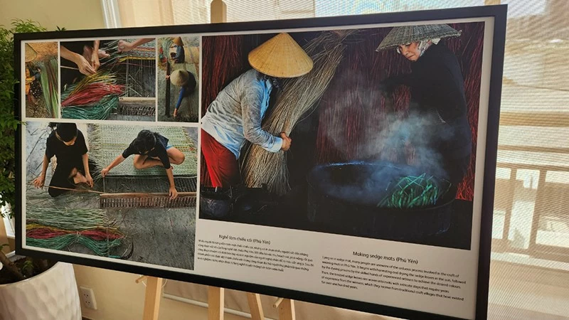 Sách ảnh 'Nghề truyền thống Việt' đầy cảm xúc qua ống kính của nhiếp ảnh gia Trần Thế Phong Sách ảnh 'Nghề truyền thống Việt' đầy cảm xúc qua ống kính của nhiếp ảnh gia Trần Thế Phong