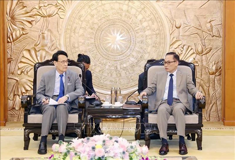Trưởng ban Đối ngoại Trung ương Lê Hoài Trung tiếp Trưởng ban Nghiên cứu chính sách Đảng Dân chủ tự do Nhật Bản Tokai Kisaburo. (Nguồn: TTXVN) Trưởng ban Đối ngoại Trung ương Lê Hoài Trung tiếp Trưởng ban Nghiên cứu chính sách Đảng Dân chủ tự do Nhật Bản Tokai Kisaburo. (Nguồn: TTXVN)