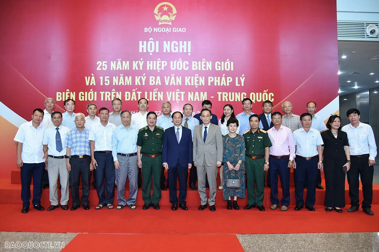 Xây dựng đường biên giới Việt Nam-Trung Quốc hòa bình, ổn định, góp phần thúc đẩy phát triển kinh tế xã hội Xây dựng đường biên giới Việt Nam-Trung Quốc hòa bình, ổn định, góp phần thúc đẩy phát triển kinh tế xã hội
