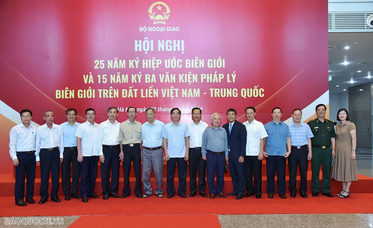 Xây dựng đường biên giới Việt Nam-Trung Quốc hòa bình, ổn định, góp phần thúc đẩy phát triển kinh tế xã hội Xây dựng đường biên giới Việt Nam-Trung Quốc hòa bình, ổn định, góp phần thúc đẩy phát triển kinh tế xã hội