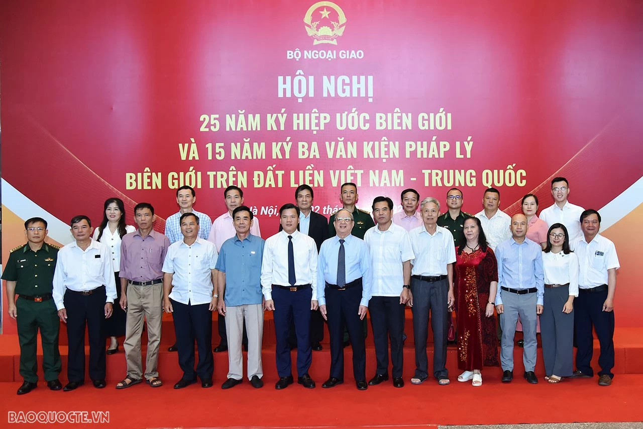 Xây dựng đường biên giới Việt Nam-Trung Quốc hòa bình, ổn định, góp phần thúc đẩy phát triển kinh tế xã hội Xây dựng đường biên giới Việt Nam-Trung Quốc hòa bình, ổn định, góp phần thúc đẩy phát triển kinh tế xã hội