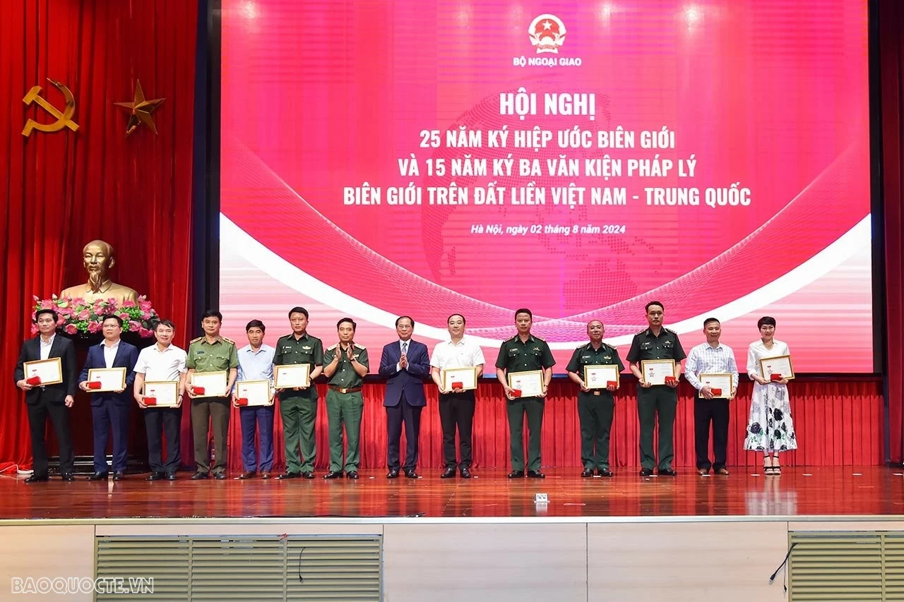 Xây dựng đường biên giới Việt Nam-Trung Quốc hòa bình, ổn định, góp phần thúc đẩy phát triển kinh tế xã hội Xây dựng đường biên giới Việt Nam-Trung Quốc hòa bình, ổn định, góp phần thúc đẩy phát triển kinh tế xã hội