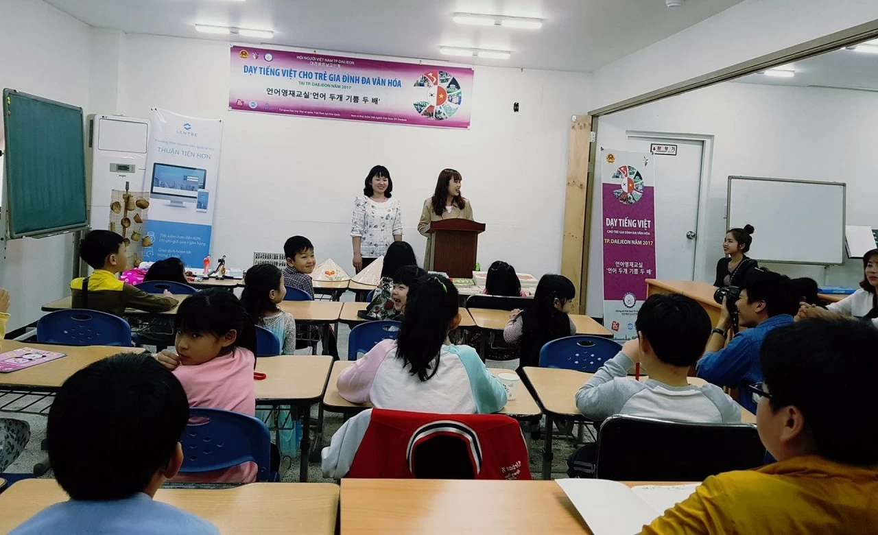 Tổ chức đoàn thiếu nhi, giáo viên kiều bào tại Hàn Quốc về thăm Việt Nam Tổ chức đoàn thiếu nhi, giáo viên kiều bào tại Hàn Quốc về thăm Việt Nam