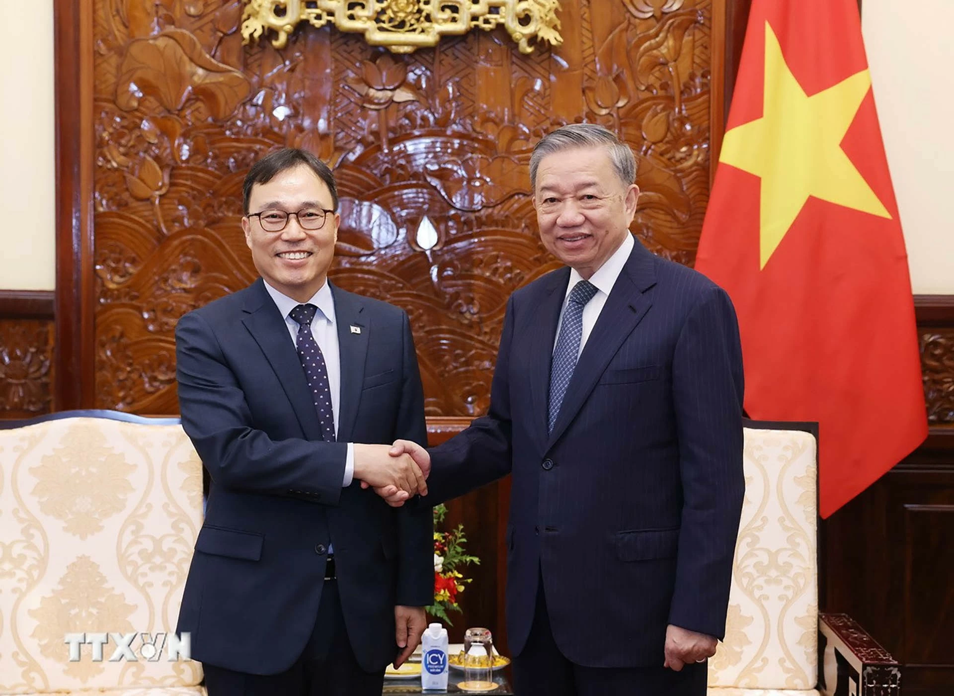 Chủ tịch nước Tô Lâm tiếp Đại sứ Hàn Quốc tại Việt Nam Choi Young Sam. (Nguồn: TTXVN) Chủ tịch nước Tô Lâm tiếp Đại sứ Hàn Quốc tại Việt Nam Choi Young Sam. (Nguồn: TTXVN)