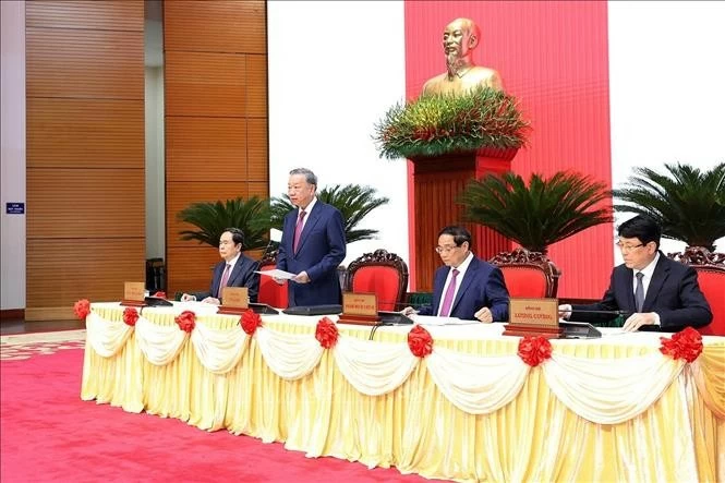Các đồng chí lãnh đạo chủ trì Hội nghị. Ảnh: Trí Dũng - TTXVNSáng nay 3/8, Khai mạc Hội nghị Ban Chấp hành Trung ương khóa XIII Các đồng chí lãnh đạo chủ trì Hội nghị. Ảnh: Trí Dũng - TTXVNSáng nay 3/8, Khai mạc Hội nghị Ban Chấp hành Trung ương khóa XIII