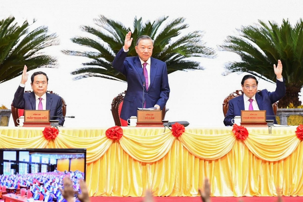 Hội nghị biểu quyết thông qua chương trình làm việc. Ảnh: Dương Giang - TTXVN Hội nghị biểu quyết thông qua chương trình làm việc. Ảnh: Dương Giang - TTXVN