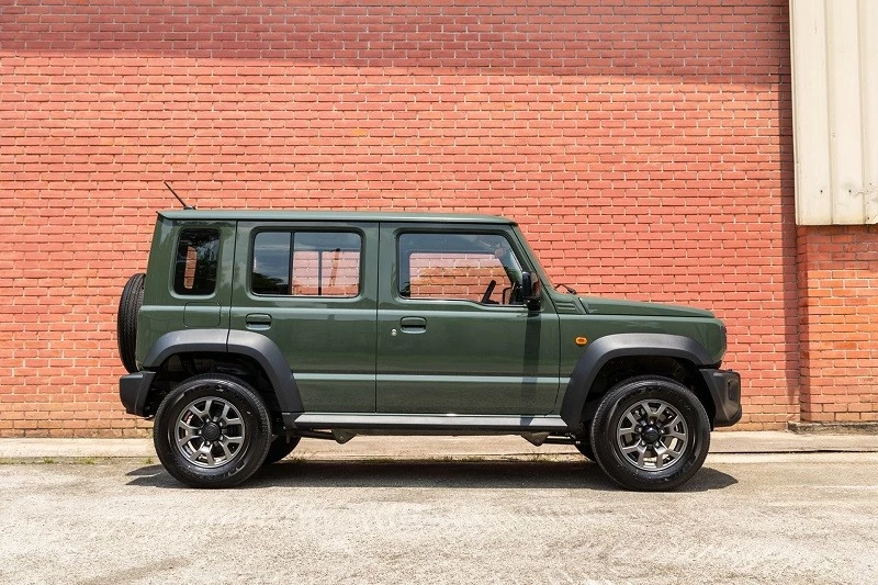Cận cảnh Suzuki Jimny bản 5 cửa ra mắt tại Malaysia, giá từ 1,12 tỷ đồng Cận cảnh Suzuki Jimny bản 5 cửa ra mắt tại Malaysia, giá từ 1,12 tỷ đồng