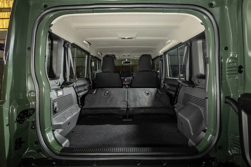 Cận cảnh Suzuki Jimny bản 5 cửa ra mắt tại Malaysia, giá từ 1,12 tỷ đồng Cận cảnh Suzuki Jimny bản 5 cửa ra mắt tại Malaysia, giá từ 1,12 tỷ đồng
