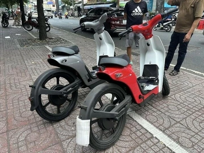 Cận cảnh xe máy điện Honda Cub E vừa về Việt Nam, giá từ 20 triệu đồng Cận cảnh xe máy điện Honda Cub E vừa về Việt Nam, giá từ 20 triệu đồng