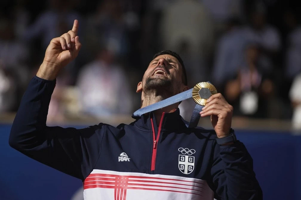 Novak Djokovic giành huy chương vàng môn quần vợt Olympic Paris 2024. (Nguồn: AP) Novak Djokovic giành huy chương vàng môn quần vợt Olympic Paris 2024. (Nguồn: AP)