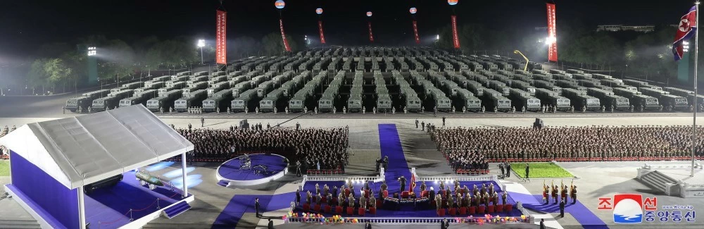 Triều Tiên chuyển hàng trăm vũ khí 'tấn công then chốt' mới cho tiền tuyến, Chủ tịch Kim Jong-un nói về bầu cử Mỹ Triều Tiên chuyển hàng trăm vũ khí 'tấn công then chốt' mới cho tiền tuyến, Chủ tịch Kim Jong-un nói về bầu cử Mỹ