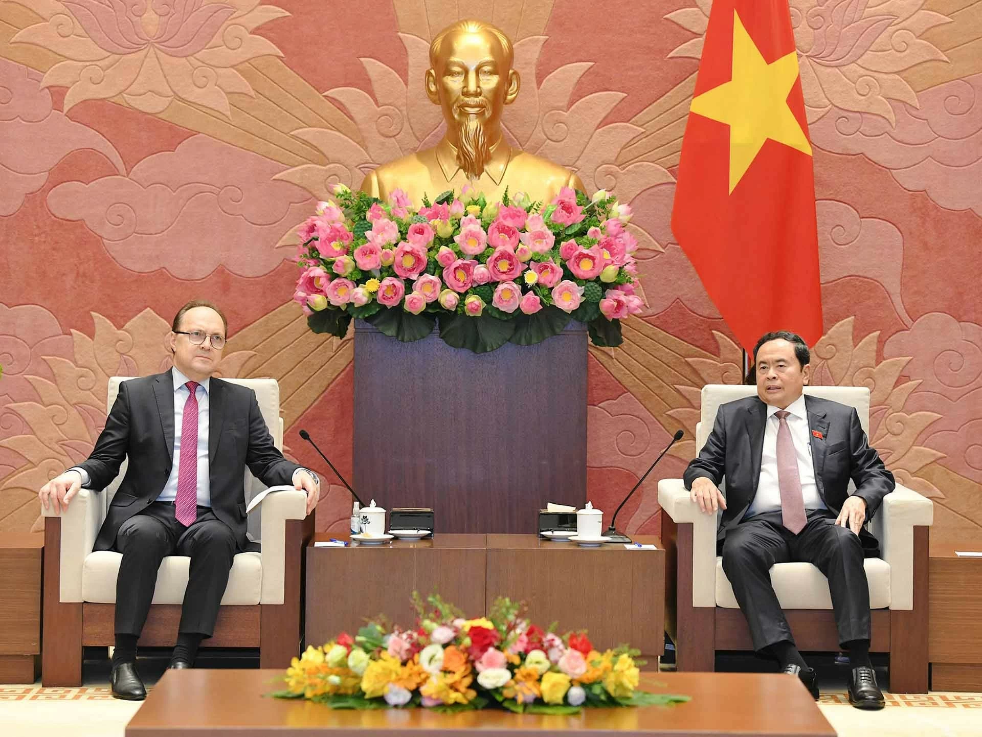 Chủ tịch Quốc hội Trần Thanh Mẫn tiếp Đại sứ Liên bang Nga tại Việt Nam Gennady Bezdetko Chủ tịch Quốc hội Trần Thanh Mẫn tiếp Đại sứ Liên bang Nga tại Việt Nam Gennady Bezdetko