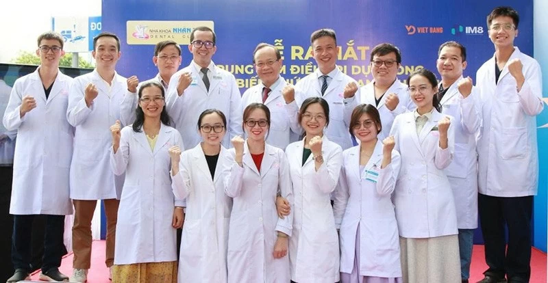 Nha khoa Nhân Tâm quy tụ đội ngũ bác sĩ giỏi, giàu kinh nghiệm. Nha khoa Nhân Tâm quy tụ đội ngũ bác sĩ giỏi, giàu kinh nghiệm.