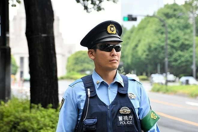 Nhật Bản: Nắng nóng như thiêu đốt, cảnh sát Tokyo được phép đeo kính râm bảo vệ mắt Nhật Bản: Nắng nóng như thiêu đốt, cảnh sát Tokyo được phép đeo kính râm bảo vệ mắt