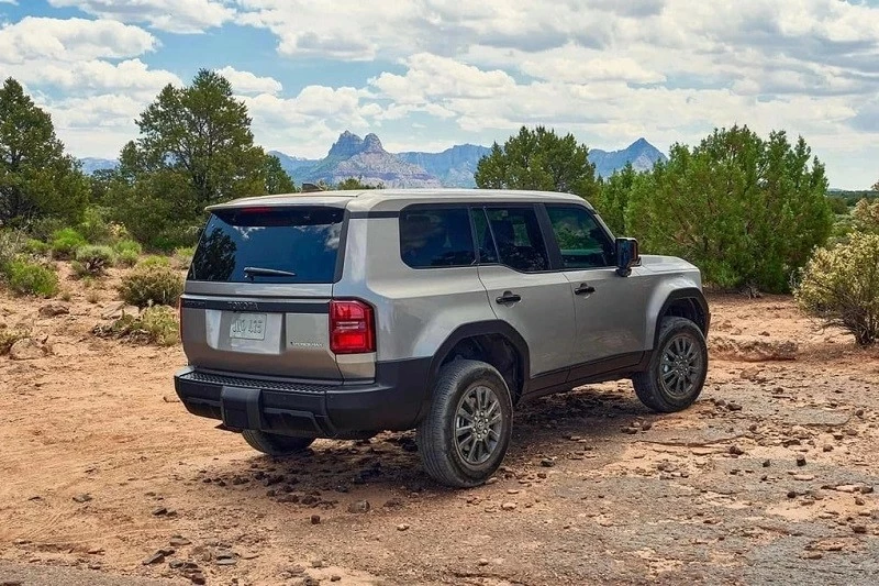 Thiết kế của Toyota Land Cruiser Prado 2024 được lột xác toàn diện Thiết kế của Toyota Land Cruiser Prado 2024 được lột xác toàn diện