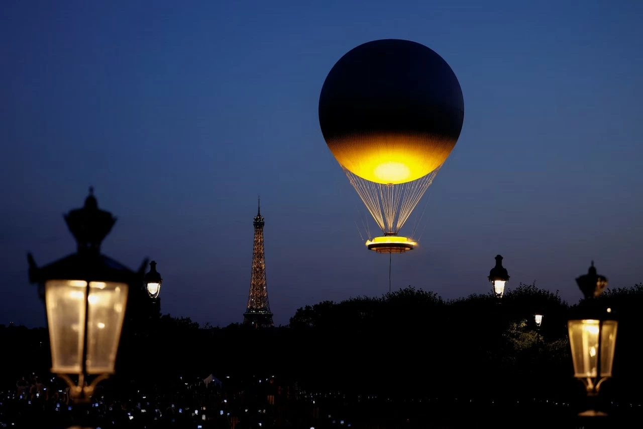 Hình ảnh vạc giữ lửa Olympic thắp sáng trên bầu trời Paris mỗi đêm Hình ảnh vạc giữ lửa Olympic thắp sáng trên bầu trời Paris mỗi đêm