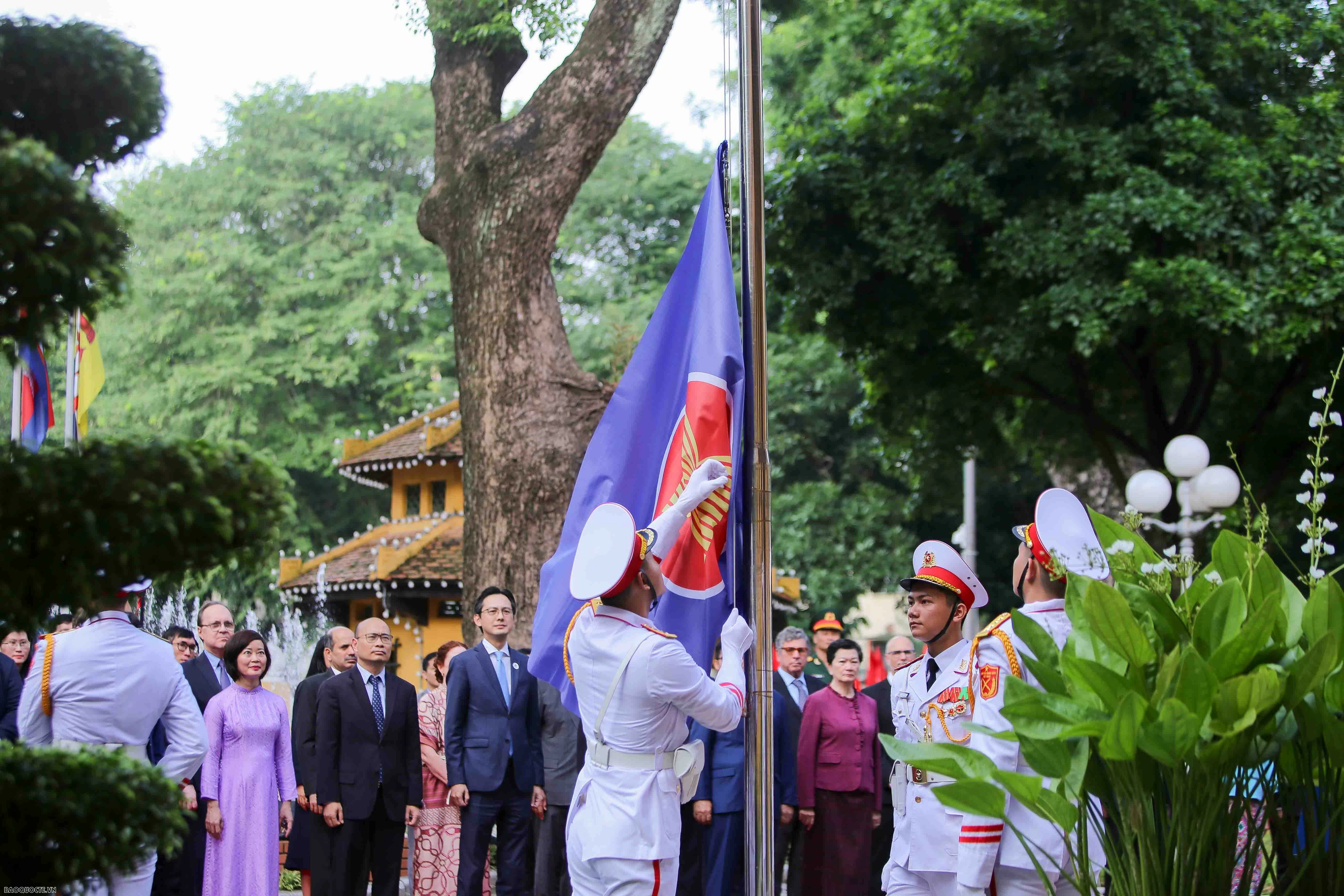 ASEAN tiếp tục là điển hình về thành công trong liên kết và hợp tác khu vực ASEAN tiếp tục là điển hình về thành công trong liên kết và hợp tác khu vực