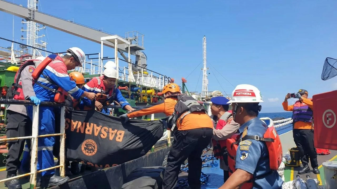 Tàu chở dầu Elisabeth xảy ra hai vụ nổ liên tiếp ngoài khơi Indonesia Tàu chở dầu Elisabeth xảy ra hai vụ nổ liên tiếp ngoài khơi Indonesia