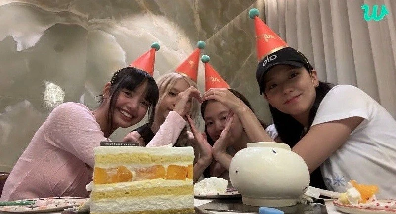 Bốn cô gái nhóm nhạc BlackPink kỷ niệm 8 năm ngày ra mắt Bốn cô gái nhóm nhạc BlackPink kỷ niệm 8 năm ngày ra mắt