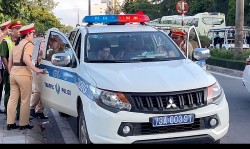 Đồng Hới - Quảng Bình: CSGT đưa một phụ nữ đi cấp cứu kịp thời