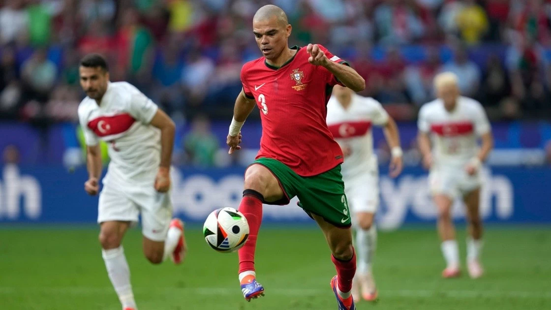 Hậu vệ Pepe giải nghệ ở tuổi 41 Hậu vệ Pepe giải nghệ ở tuổi 41