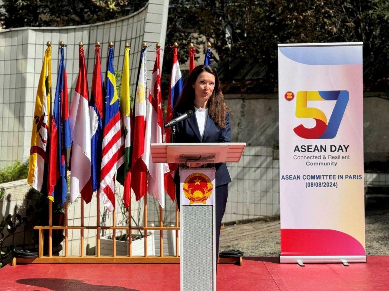 Bà Myriam Saint-Pierre, Lãnh đạo Vụ Châu Á và Châu Đại Dương phát biểu Bà Myriam Saint-Pierre, Lãnh đạo Vụ Châu Á và Châu Đại Dương phát biểu