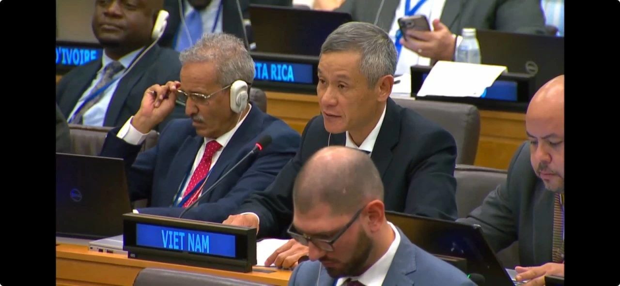 Ông Nguyễn Minh Vũ, Trợ lý Bộ trưởng Ngoại giao, phát biểu tại phiên họp Ủy ban chuyên trách thông qua dự thảo Công ước. Ông Nguyễn Minh Vũ, Trợ lý Bộ trưởng Ngoại giao, phát biểu tại phiên họp Ủy ban chuyên trách thông qua dự thảo Công ước.