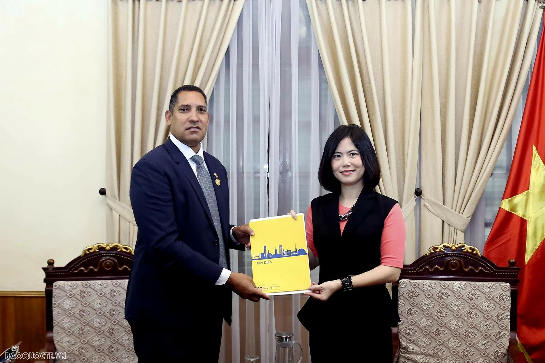 Tiếp nhận bản sao Thư ủy nhiệm bổ nhiệm Đại sứ Thụy Điển tại Việt Nam Tiếp nhận bản sao Thư ủy nhiệm bổ nhiệm Đại sứ Thụy Điển tại Việt Nam