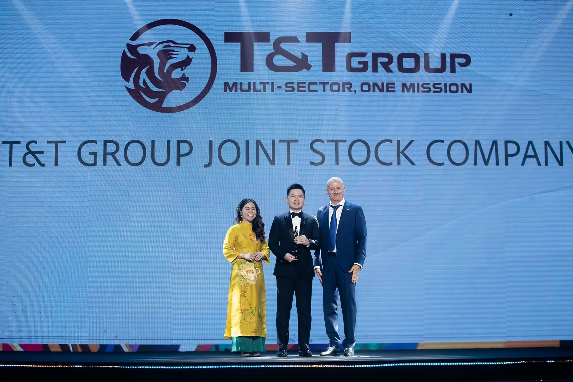 Ông Đỗ Vinh Quang, Phó Chủ tịch HĐQT Tập đoàn T&T Group đại diện doanh nghiệp nhận giải Nơi làm việc tốt nhất châu Á 2024. Ông Đỗ Vinh Quang, Phó Chủ tịch HĐQT Tập đoàn T&T Group đại diện doanh nghiệp nhận giải Nơi làm việc tốt nhất châu Á 2024.