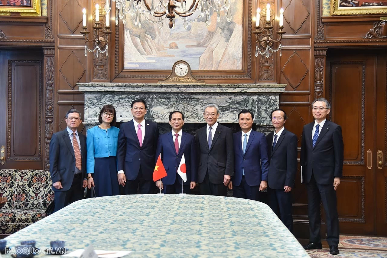 Bộ trưởng Ngoại giao Bùi Thanh Sơn tiếp Phó Chủ tịch JICA Bộ trưởng Ngoại giao Bùi Thanh Sơn tiếp Phó Chủ tịch JICA